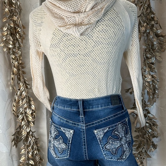 Love‎ Indigo Blue Denim Shorts Size 6 Cross Embroidery Rhinestones Cuffed - Picture 1 of 13